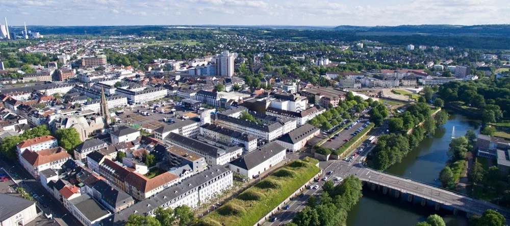 Stadtansicht aus der Luft im Saarland